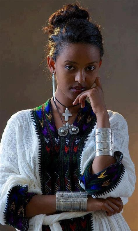 Lady's style! (Ethiopian kamis & jewellery) Ethiopian Beauty, Ethiopian ...