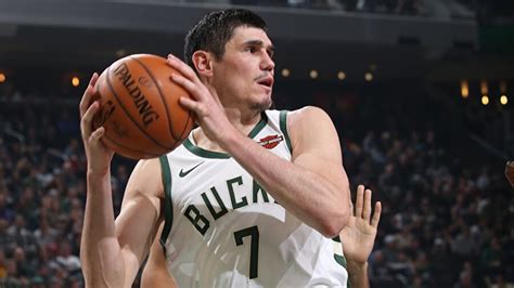 Ersan İlyasova yıldızlaştı, Milwaukee Bucks seriyi sürdürdü