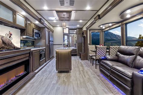 Solitude Fifth Wheels - Can-Am RV Centre