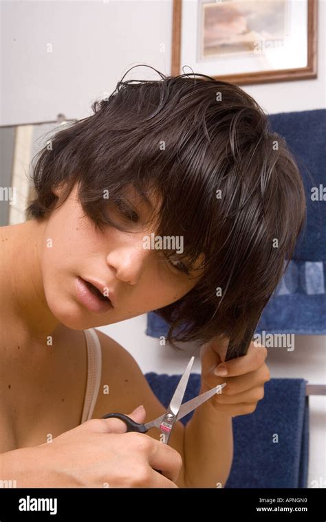 teenage girl cutting her hair Stock Photo - Alamy