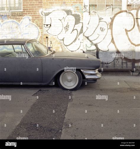 Graffitis park car Oldtimer conseils d'effacement sur le côté chambre ...