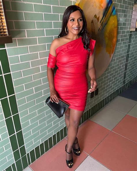 Mindy Kaling Wore a Super-Sexy Red Dress With the Coolest Sleeve Detail