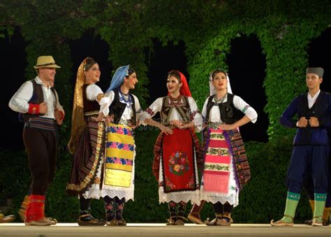Danse Folklorique Serbe Photos Stock - Téléchargez 88 Photos libres de ...