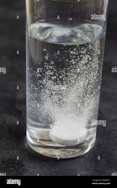 Effervescent tablet hi-res stock photography and images - Alamy