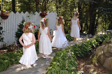 Little ladies: choosing the perfect flower girl | Easy Weddings