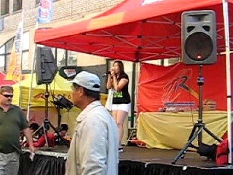 chinoise qui chante en pleine rue de san francisco - YouTube