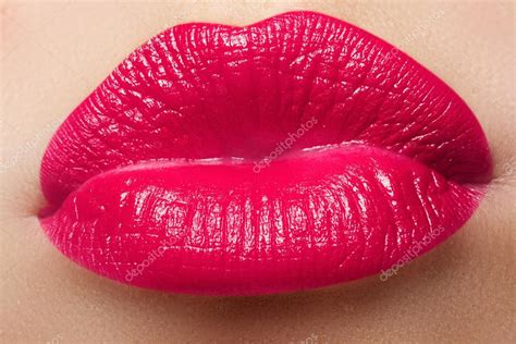 Beautiful Full Lips Photos | Lipstutorial.org