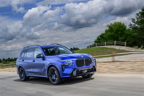 VIDEO: Is the BMW X7 M60i the Best BMW Luxury Car?
