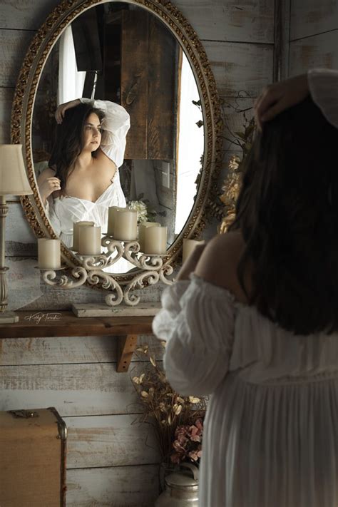 Why I Love Boudoir Photography Sessions - Kelly Tareski Photography