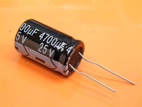 TIPOS DE CONDENSADORES: CIRCUITOS BASICOS