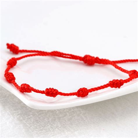 Bracelet Fil Rouge Porte Bonheur : une dose de chance et de style