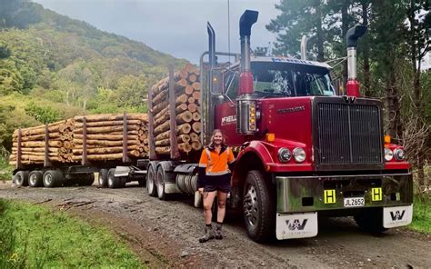 Women taking on top truckers in the Truck Championships | RNZ