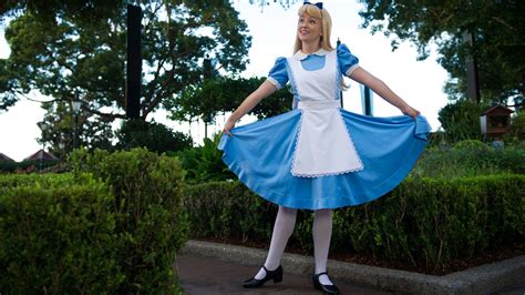 Meet Alice in Wonderland in United Kingdom Pavilion | Walt Disney World ...