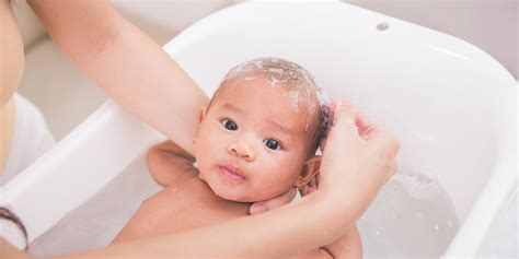 Newborn Hygiene and Bath - The Mama Coach