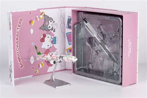 NG Models 73075 Boeing 777-300ER Eva Air Hello Kitty Besties Jet