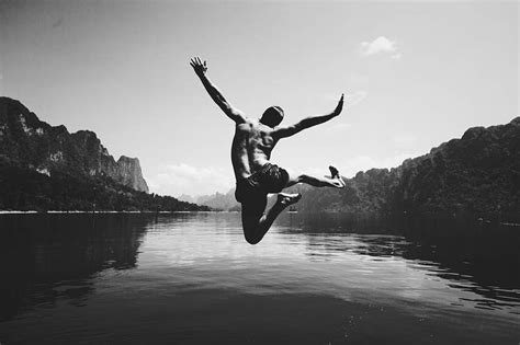 Jumping into the water | Free stock photo | High Resolution image