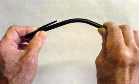 Bending Ball Pen (John Cornelius) - Magic & Illusions