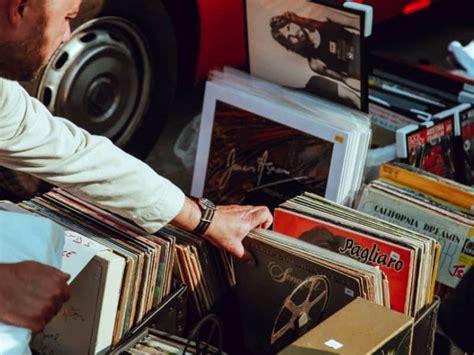 Becoming A Great Record Collector: Vinyl Collecting Guide - Upbeat Geek