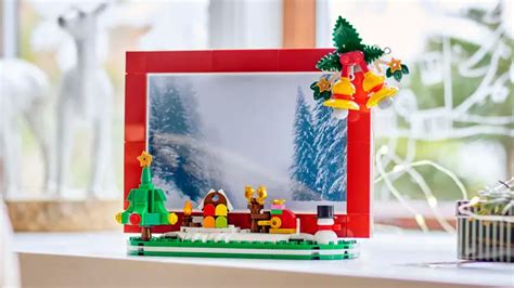 Time running out to grab LEGO 40702 Christmas Picture Frame