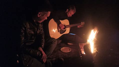 Под гитару у костра. Кукрыниксы - Обнимай (кавер Иван Пермяков) - YouTube