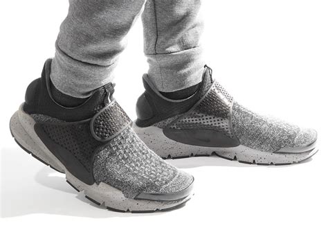 Nike Sock Dart SE Premium Detailed Look | SneakerNews.com