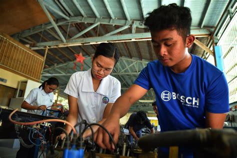 Philippines’ COVID-19 Employment Challenge: Labor Market Programs to ...