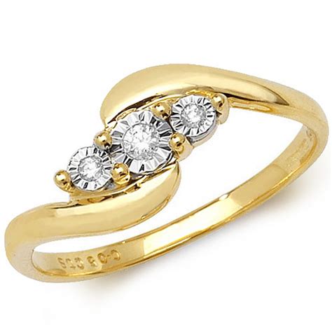 Illusion Set Three Stone Diamond Twist Ring in 9ct Yellow Gold (0.05ct ...