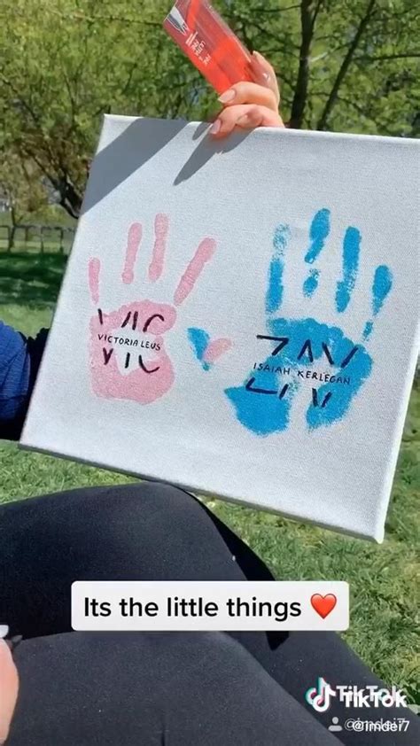 DIY canvas wall decor for couples Tik Tok [Video] | Diy gifts, Cute ...