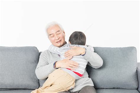 할아버지와 할아버지, 손자와 함께 나머지 할아버지 사진 무료 다운로드 - Lovepik