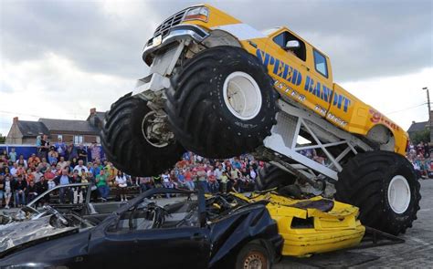 Colombes : les Monster trucks roulent sur l’Île Marante - Le Parisien