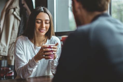 Dawn Dating : quelle est cette tendance amoureuse de plus en plus ...