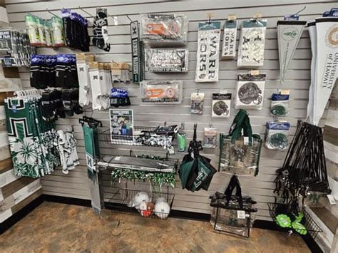 UNIVERSITY OF HAWAI’I MĀNOA BOOKSTORE - Updated July 2025 - 95 Photos ...