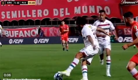 Horreur sur le terrain : une star du football inflige une effroyable ...