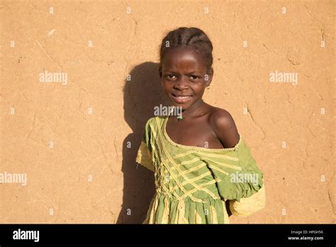 Senegalese girl Banque de photographies et d’images à haute résolution ...