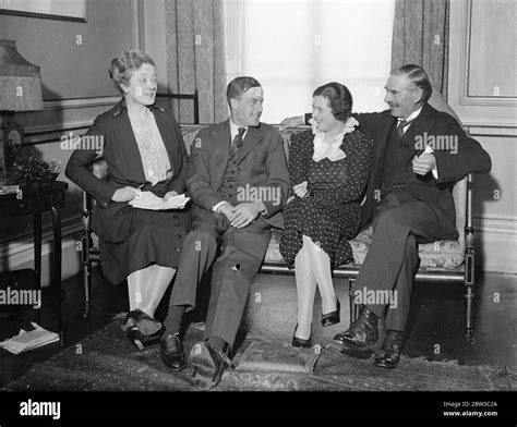Madame Dorothy Chamberlain avec son père , Neville Chamberlain , sa ...