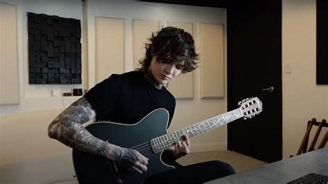 Watch Tim Henson’s flawless unplugged performance of Polyphia’s Playing ...