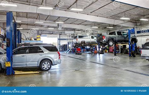 Mechanics in a Car Repair Shop. Editorial Image - Image of mechanical ...