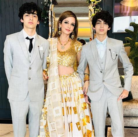 Hrithik Roshan and Sussanne Khan look the happiest as their son Hrehaan ...