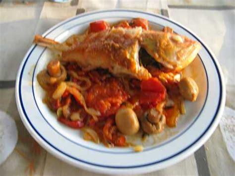 Rougets barbets au four avec tomates et champignons au basilic de Les ...