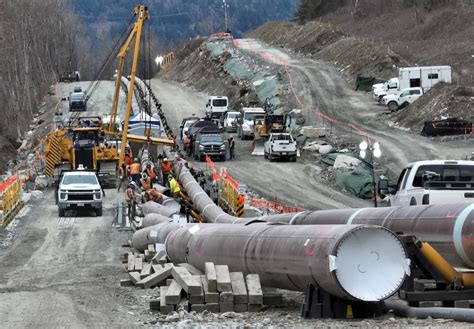 Majority of Canadians support building new oil infrastructure, poll ...