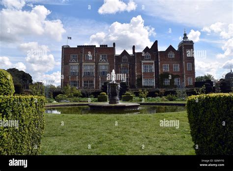 Hatfield house gardens hi-res stock photography and images - Alamy