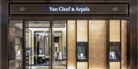 Van Cleef & Arpels Paris at Lola Leslie blog