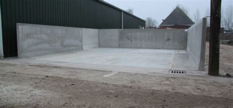 Bosch Beton - Stockage en vrac de la sciure, des copeaux de bois et des ...