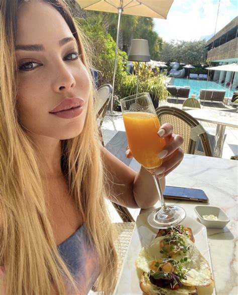 Kim Glow enceinte : l'ancienne star de télé-réalité partage les ...