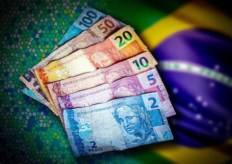 Monnaie officielle du Brésil Billets en real brésilien | Photo Premium