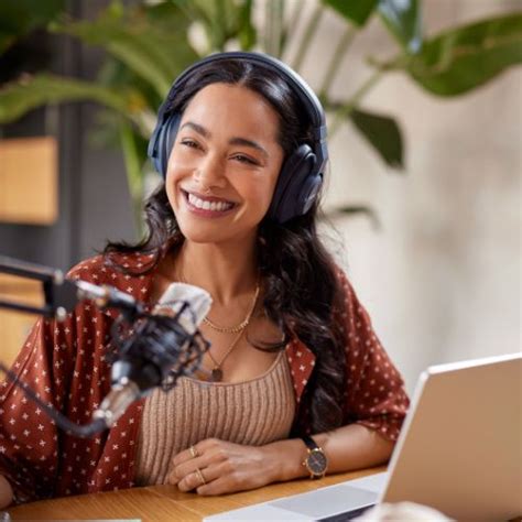 Latinos Spend 35% More Time On Podcasts Than US Average - Radio Ink