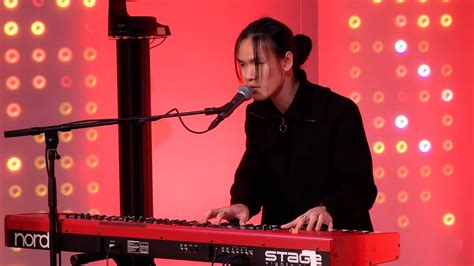 Nuit Incolore interprète en live son gros succès 'Dépassé' issu de son ...