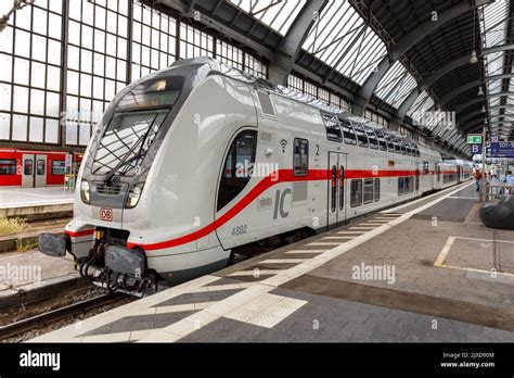 Karlsruhe, Deutschland - 30. Juni 2022: Intercity IC-Zug vom Typ ...