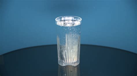Effervescent tablet in glass of water 18798044 Stock Video at Vecteezy