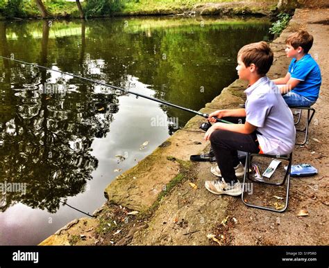 Boys Fishing Stock Photos & Boys Fishing Stock Images - Alamy